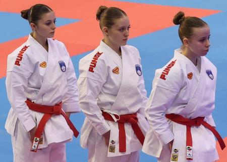 Elma Lišinović, Gabrijela Kregar in Tajda Mavsar pred ekipnim nastopom